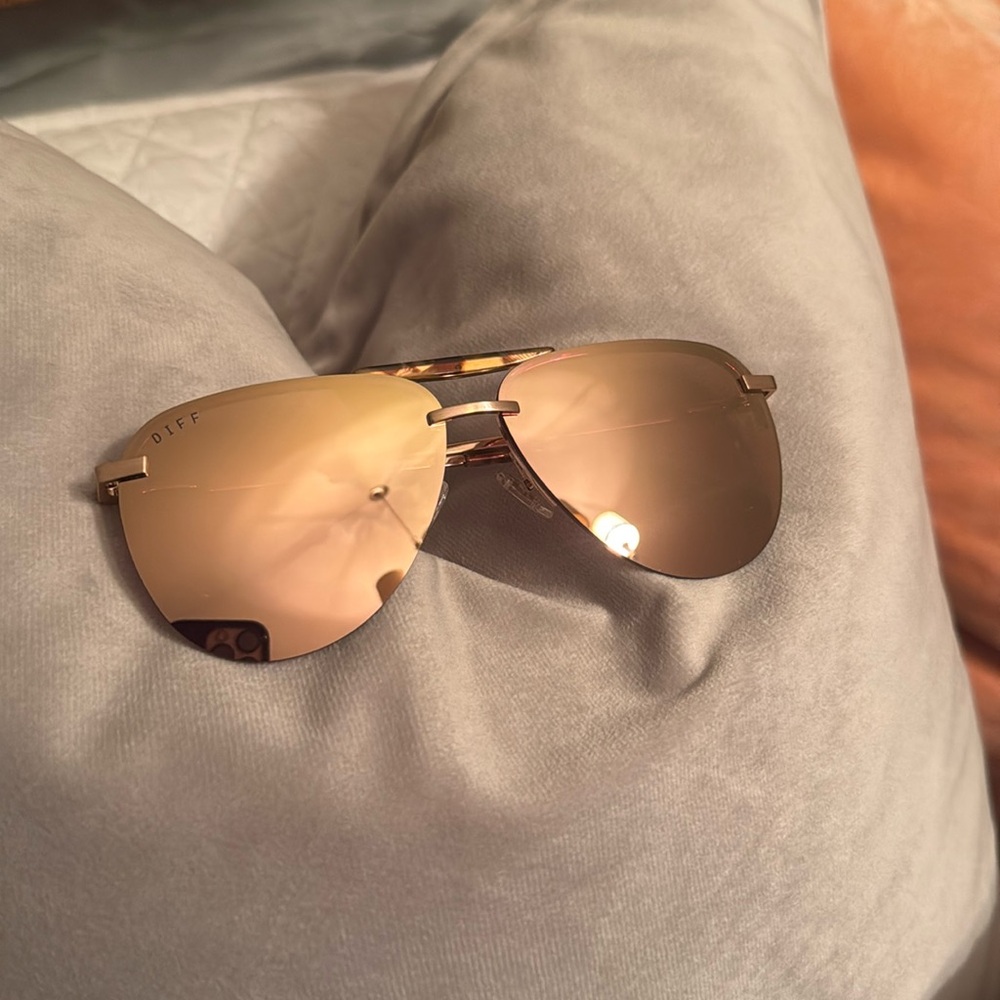 Diff sunglasses.  Brand new, never worn.